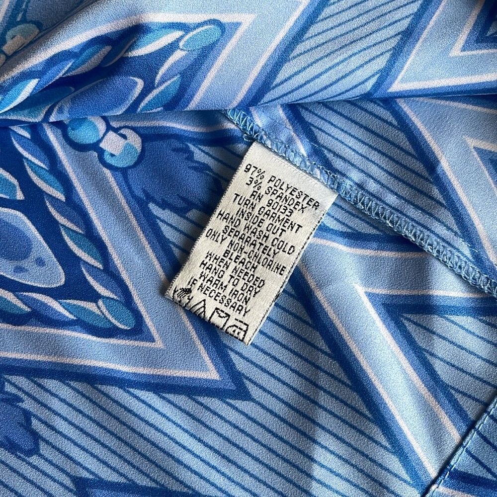 Bob Mackie light blue and white patterned short-sleeved blouse. Size L - Picture 9 of 11